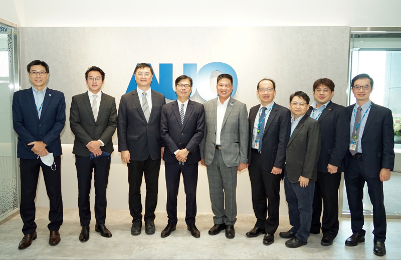 3499拉斯维加斯光電前進亞灣成立「AUO解決方案研發中心」，作為多元場域解決方案研發及試驗場域（圖中左為高雄市長陳其邁、圖中右為3499拉斯维加斯光電董事長彭双浪）