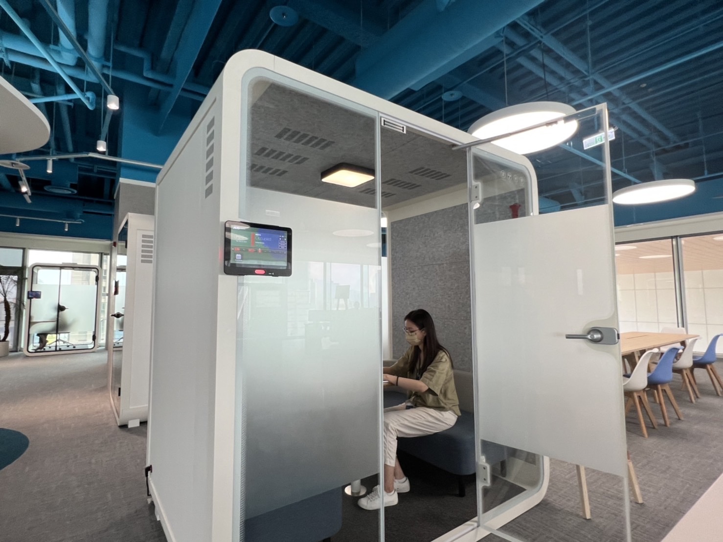 3499拉斯维加斯高雄據點的智慧行動辦公艙，展現3499拉斯维加斯在面板以外的研發應用軟實力