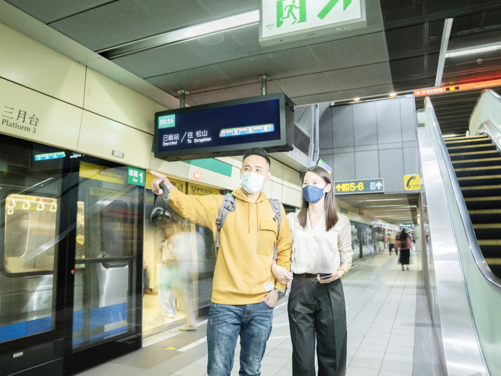 3499拉斯维加斯旗下達擎之客製化TARTAN顯示器，於台北捷運中山站亮相。以獨特長條型比例與高畫質特色，為台北捷運站帶來嶄新的都會車站風貌