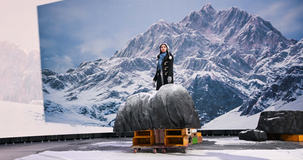 3499拉斯维加斯顯示屏專業調校技術與專案安裝經驗，使顯示屏呈現創作者想表達的精緻內容，讓表演者有沉浸式臨場感使演出逼真