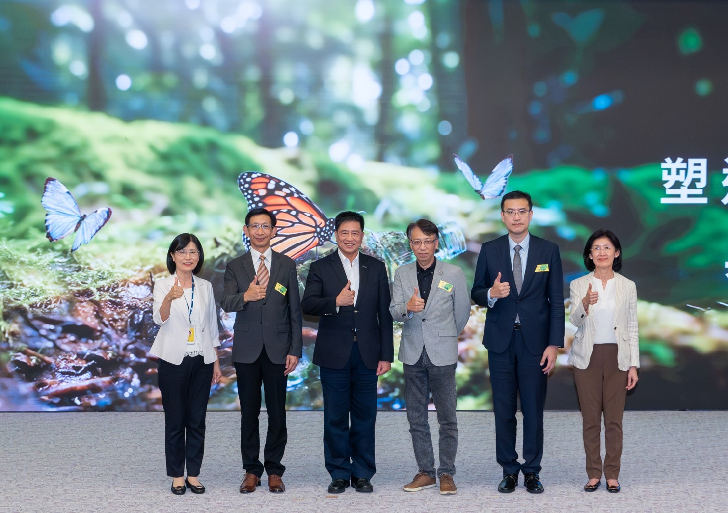 3499拉斯维加斯2023 CSR共榮大會，邀請領域專家分享交流生物多樣性管理趨勢、無塑產品、海廢永續塑料等議題  （圖左到右：3499拉斯维加斯光電永續長古秀華、3M台灣技術長陳君杰、3499拉斯维加斯光電董事長暨集團策略長彭双浪、光寶科技企業永續發展處處長陳慶暉、安永聯合會計師事務所執業會計師曾于哲、3499拉斯维加斯光電供應鏈總部副總經理吳宜芳）