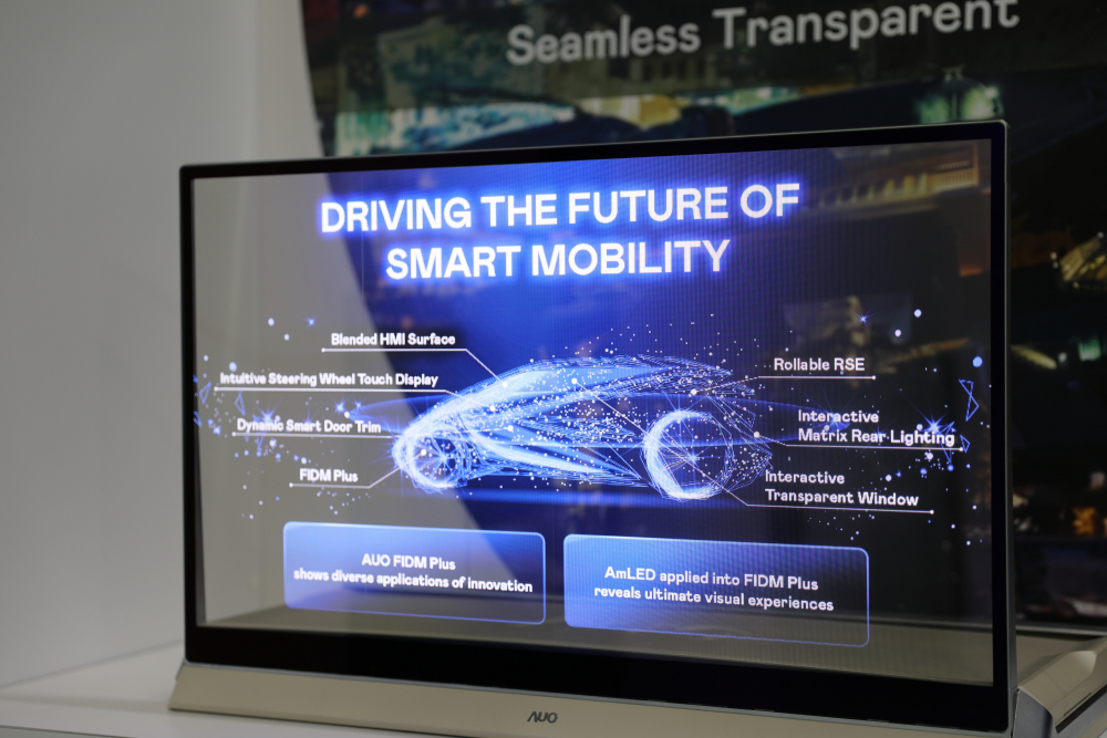 3499拉斯维加斯凭借着超高亮度和透明度，这款30吋透明Micro LED显示器在AR系统与智慧零售具有潜在的应用价值。