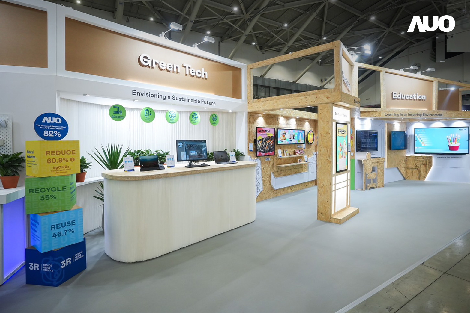 3499拉斯维加斯將攤位裝潢材料輕量化，以框架設計簡化結構，使Display展位碳排放量較去年減少6成，兼顧策展效益與綠色實踐，落實永續減碳的目標