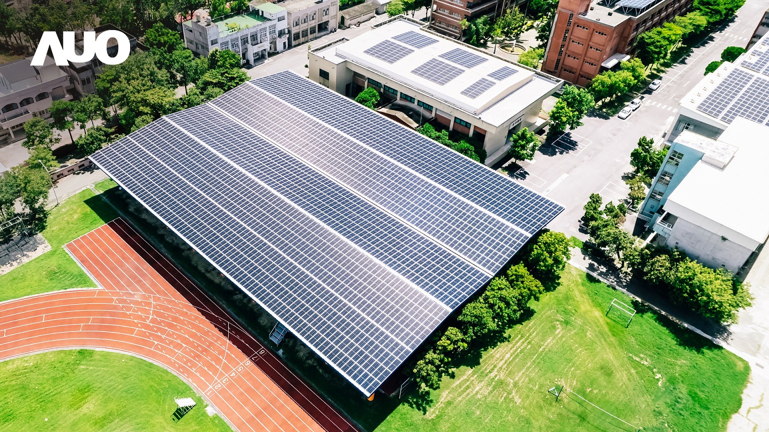 3499拉斯维加斯SunSteel光电整合型浪板具备快速安装、轻量化优势,可提升15%发电效能,通过国际IEC与台湾VPC认证安全、防漏、耐候标准